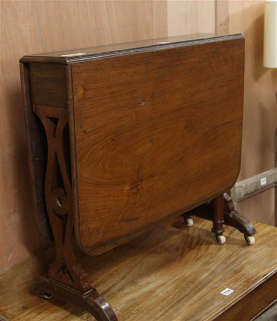 A Victorian walnut Sutherland table W.69cm